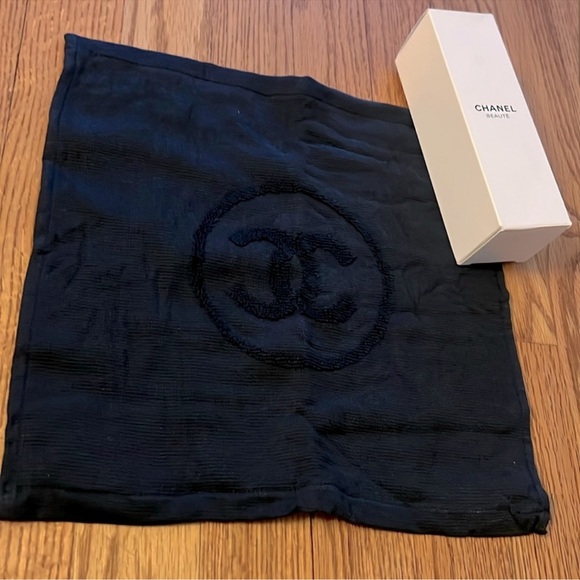 CHANEL Other - NIB Chanel face towel